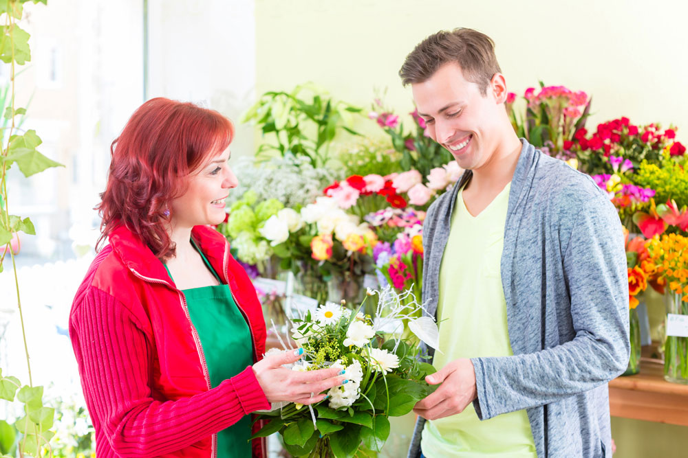 talk to a florist for wedding flower design